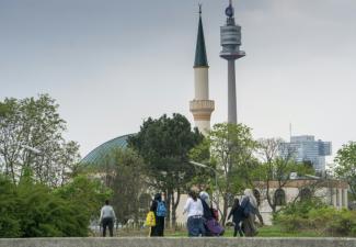 Der Anteil der Muslime an der Bevölkerung Deutschlands wird einer Studie zufolge bis 2050 deutlich steigen - und zwar je nach Szenario von derzeit rund sechs auf 8,7 bis zu fast 20 Prozent. Der Trend gilt für Europa insgesamt, ist aber in Deutschland voraussichtlich besonders stark ausgeprägt.