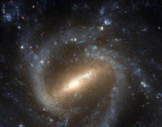 Photo d'une galaxie spirale barrée, ici NGC 1073, prise avec le télescope spatial Hubble et fournie par l'Agence spatiale européenne le 3 février 2012