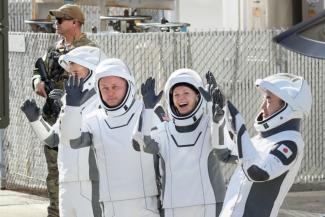 Im Weltraum arbeiten Russland und die USA weiter zusammen: Der Betrieb der Internationalen Raumstation ISS soll bis 2028 verlängert werden.