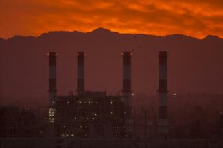 Die CO2-Konzentration in der Erdatmosphäre ist nach Angaben von UN-Experten im vergangenen Jahr um einen Rekordwert angestiegen. Es handele sich um den höchsten Anstieg seit Aufzeichnungsbeginn, erklärte die Weltmeteorologie-Organisation am Mittwoch.