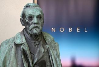La théorie des ondelettes, la "cape d'invisibilité" ou la science derrière le télescope spatial James Webb figurent parmi les recherches qui pourraient remporter le prix Nobel de physique