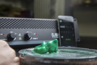grüne Maisstärke auf Lautsprecher